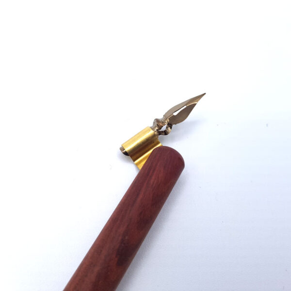 Porte-plume oblique en bois – Image 4